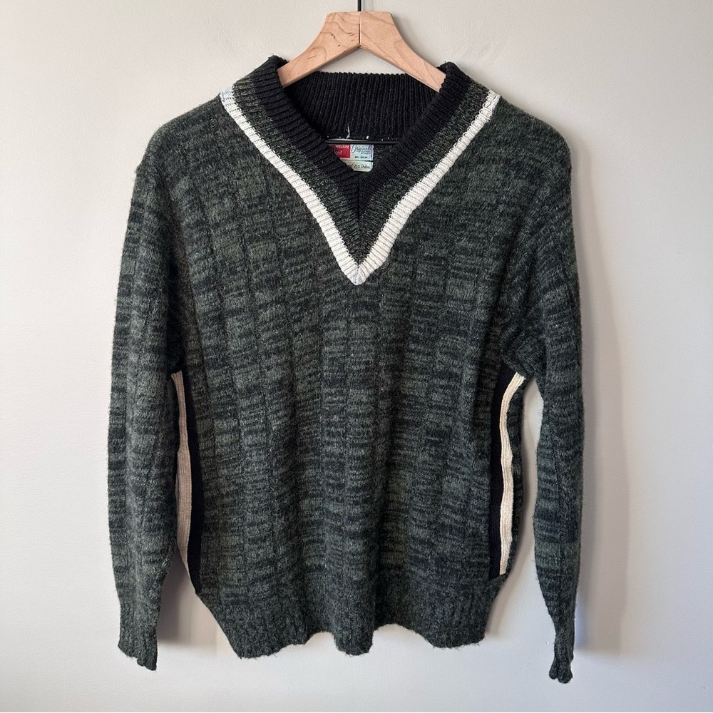 Milwaukee Knits Vintage 50s 60s  Sz M Wool Orlon Sweater Pockets Cricket Vneck